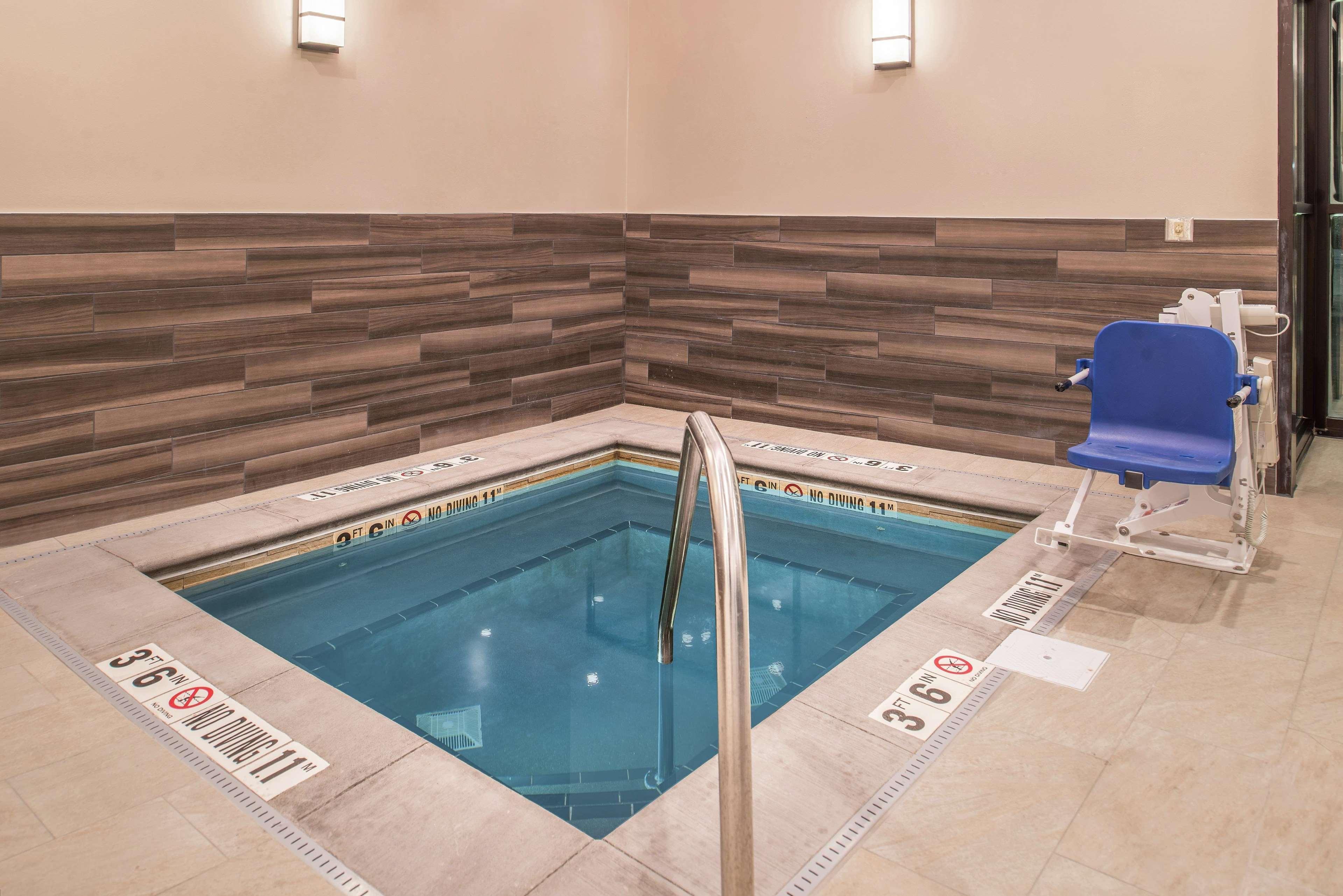 Hotel Doubletree By Hilton Lafayette East Esterno foto